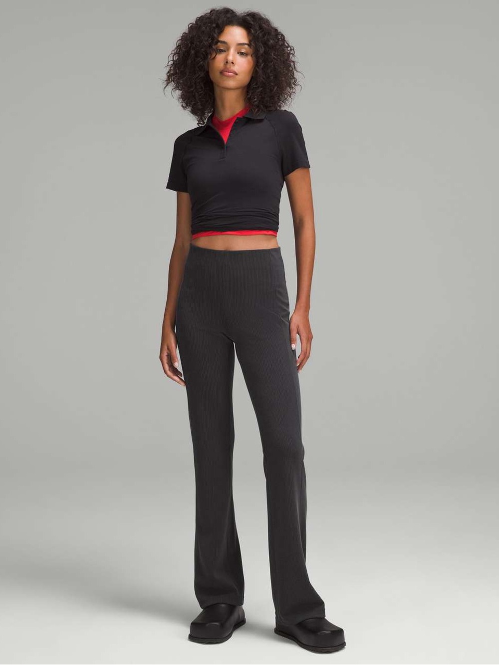 Lululemon Ribbed Softstreme Flared Pant *Regular
Black Size 2